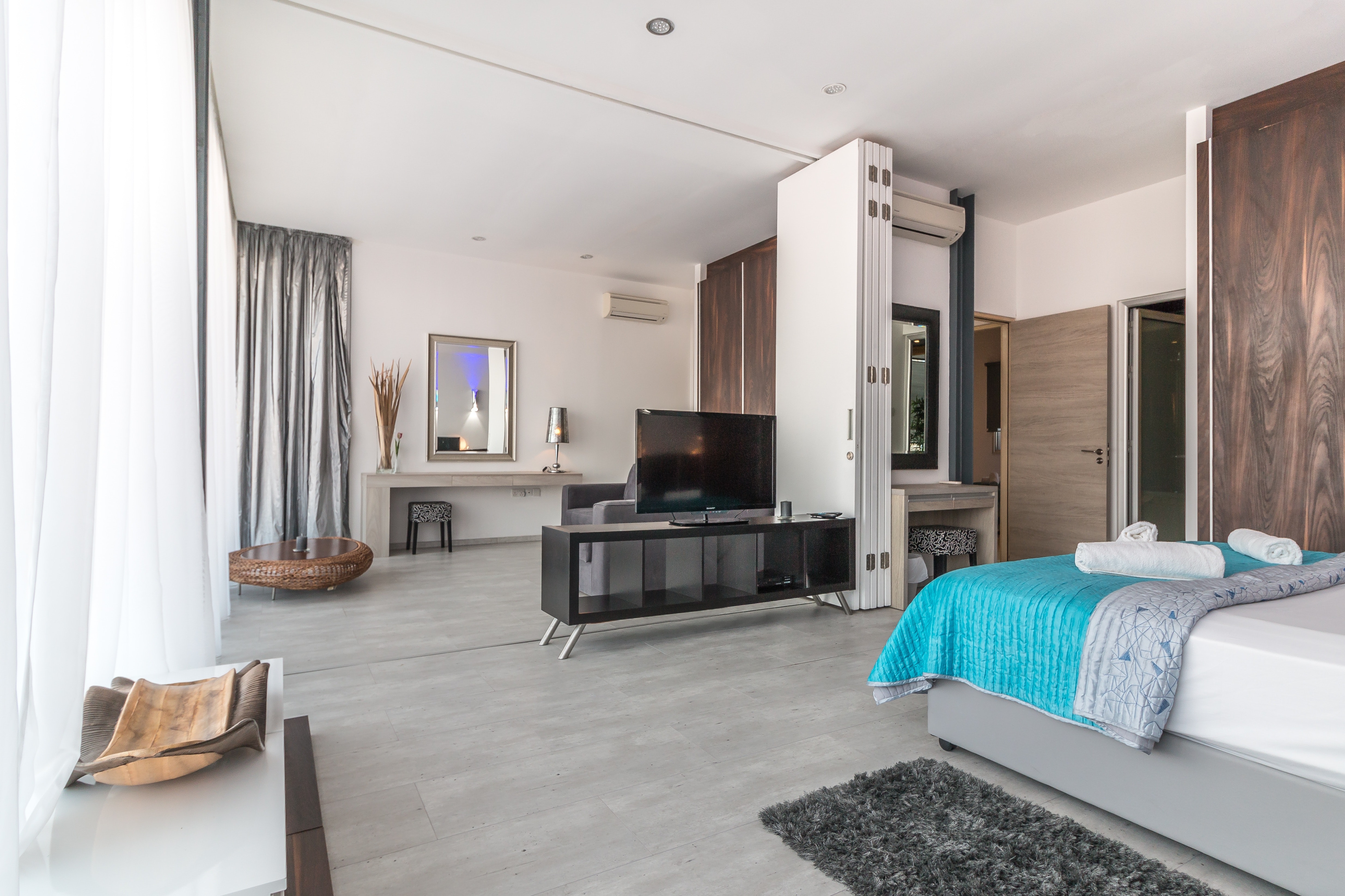 bed-bedroom-chair-210265-1